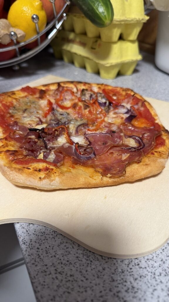 Eine der fertigen Pizzen